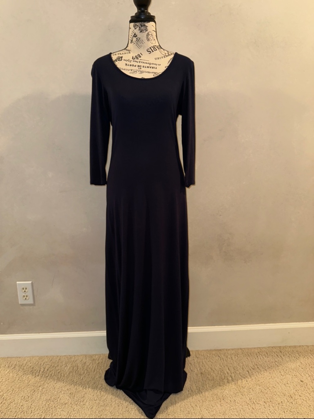 Elegant Navy Blue 3/4 Sleeve Maxi Dress - Classic Scoop Neck
